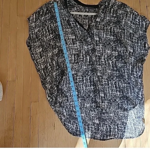 Vince silk dolman sleeve top in black and white - Picture 10 of 10